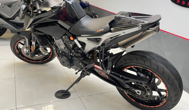 KTM Duke 790 R 2022 lleno
