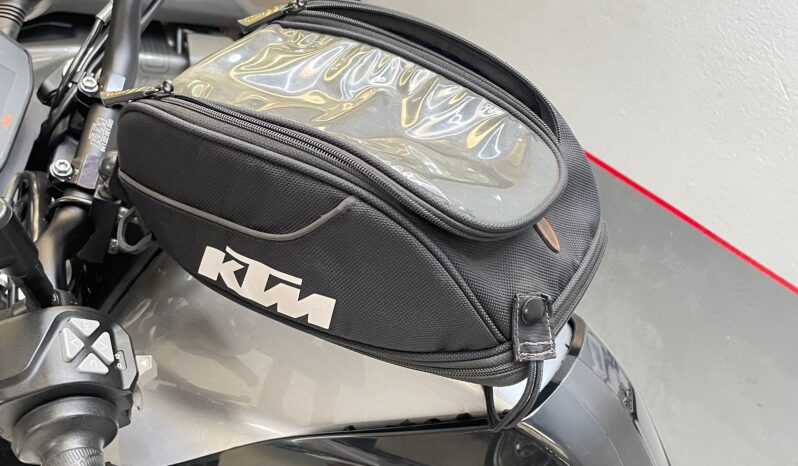 KTM Duke 790 R 2022 lleno