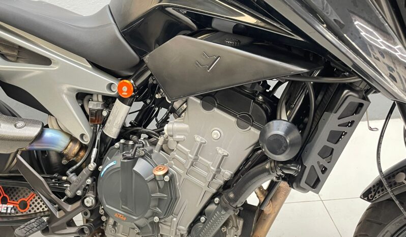 KTM Duke 790 R 2022 lleno